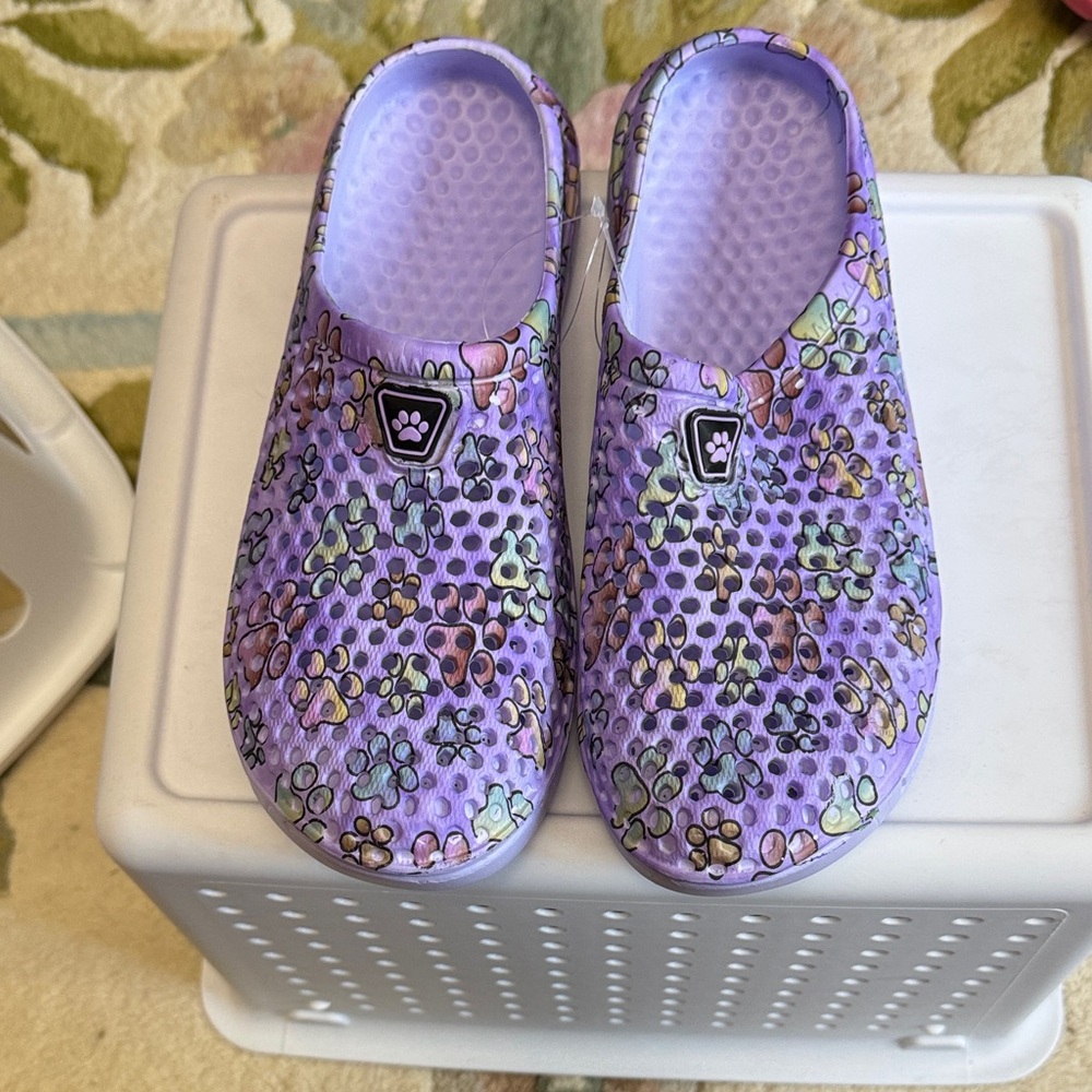 Womans Dog Paws Slip-On Shoes - Lavender NWOT 261